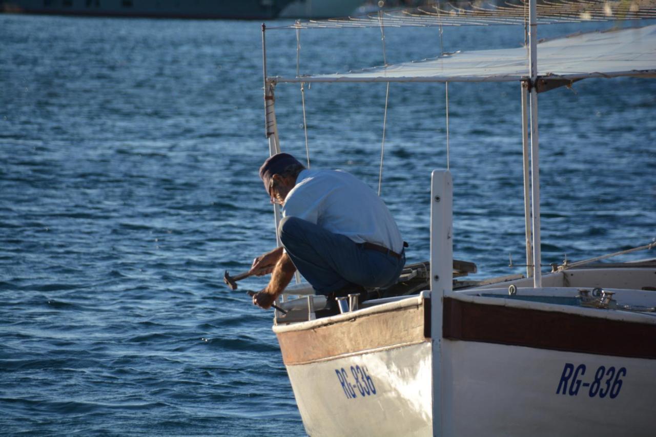 Lastin Dvor Rogoznica  Exteriör bild